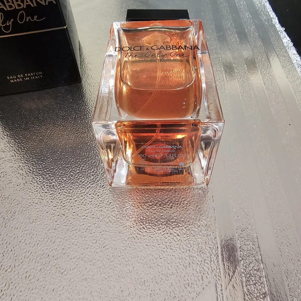 Dolce & Gabbana The Only One Black and Gold Packaging - Picture 8 of 9